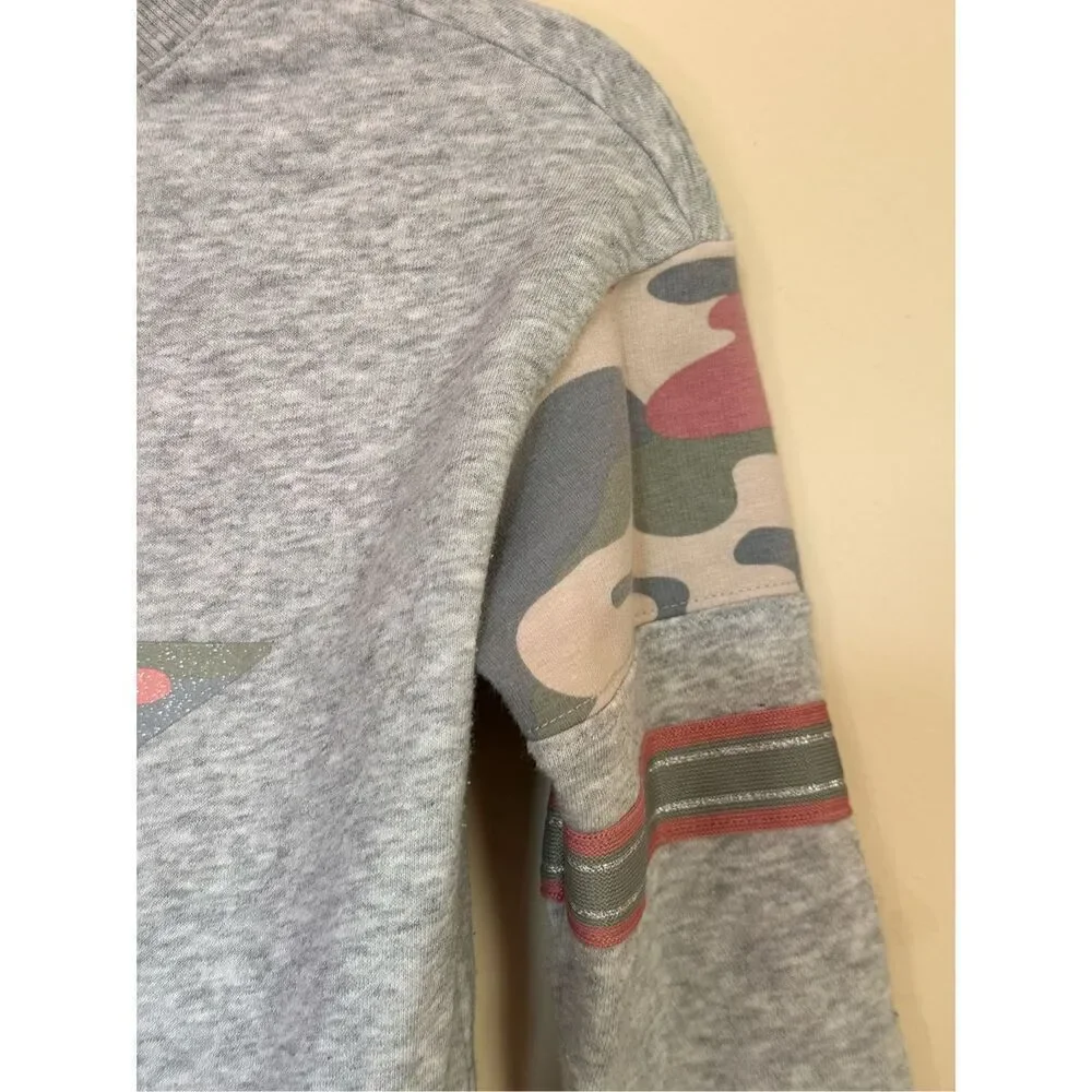Girls Children’s Place Grey Sweatshirt with Camo Star Design Sz 7/8 M